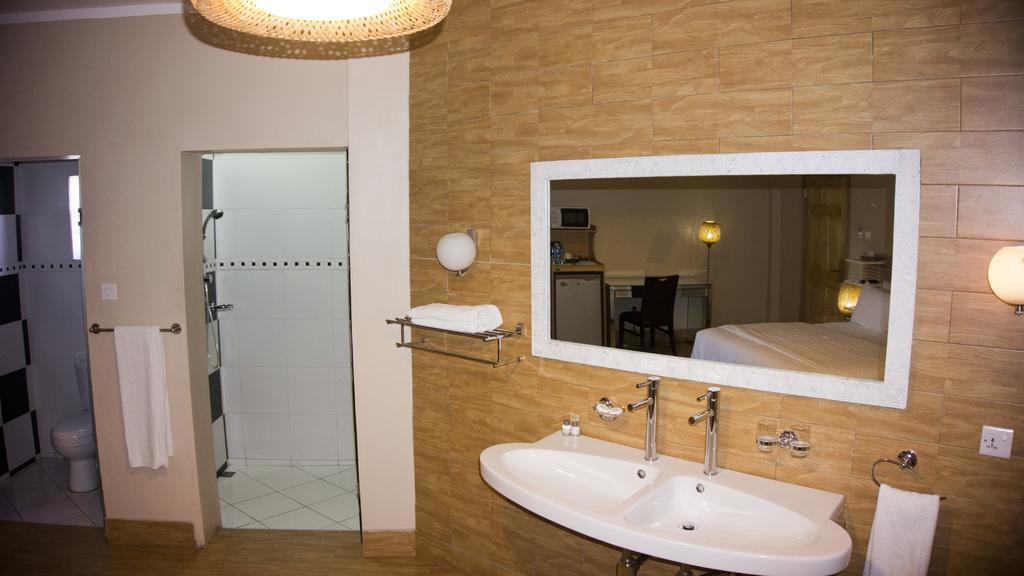 Tropical Enclave Hotel Άκρα Εξωτερικό φωτογραφία