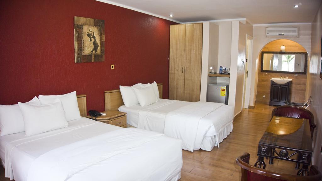 Tropical Enclave Hotel Άκρα Εξωτερικό φωτογραφία