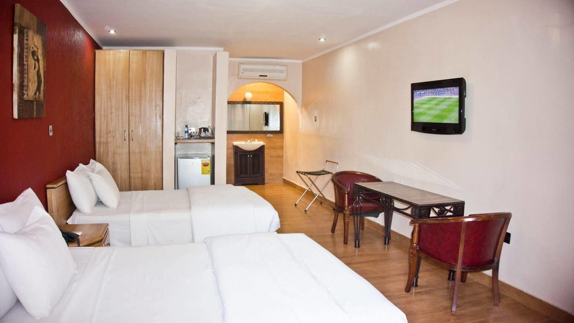 Tropical Enclave Hotel Άκρα Εξωτερικό φωτογραφία