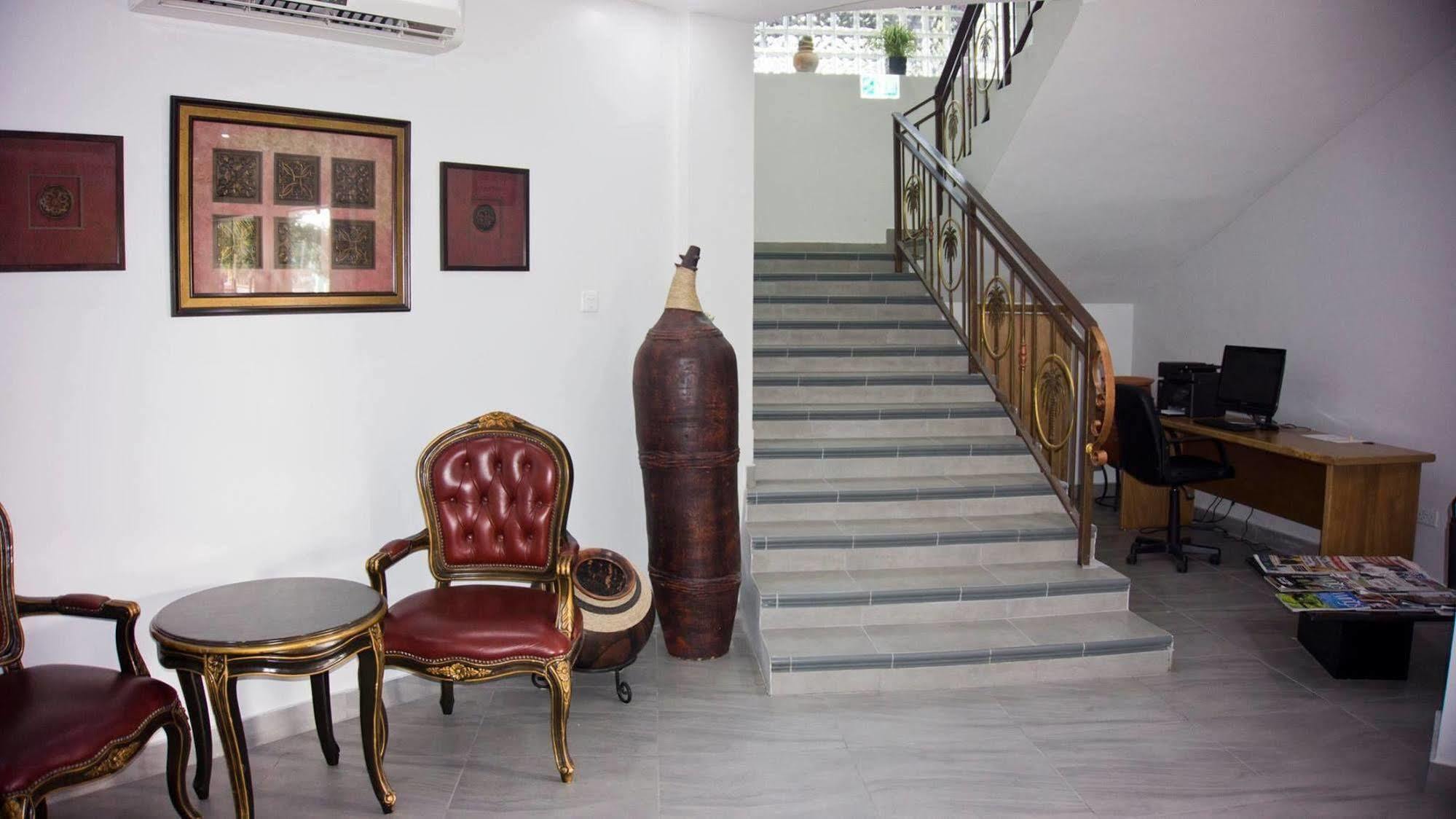 Tropical Enclave Hotel Άκρα Εξωτερικό φωτογραφία
