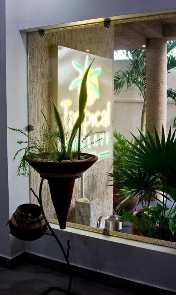 Tropical Enclave Hotel Άκρα Εξωτερικό φωτογραφία